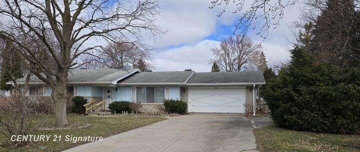 Property Photo:  5024 Clydesdale Lane  MI 48603 