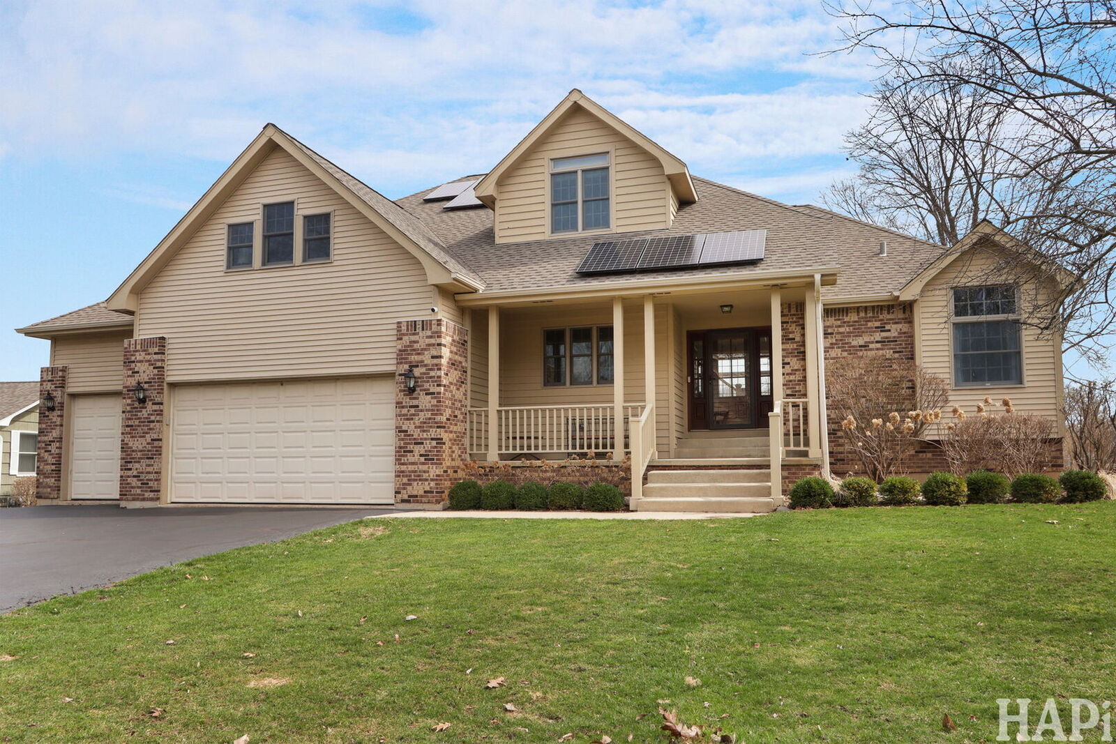 Property Photo:  202 Country Club Drive  IL 60050 