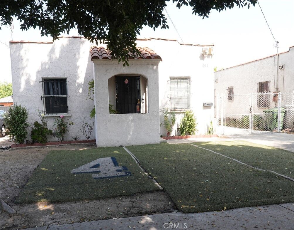 Property Photo:  611 W 91st  CA 90044 