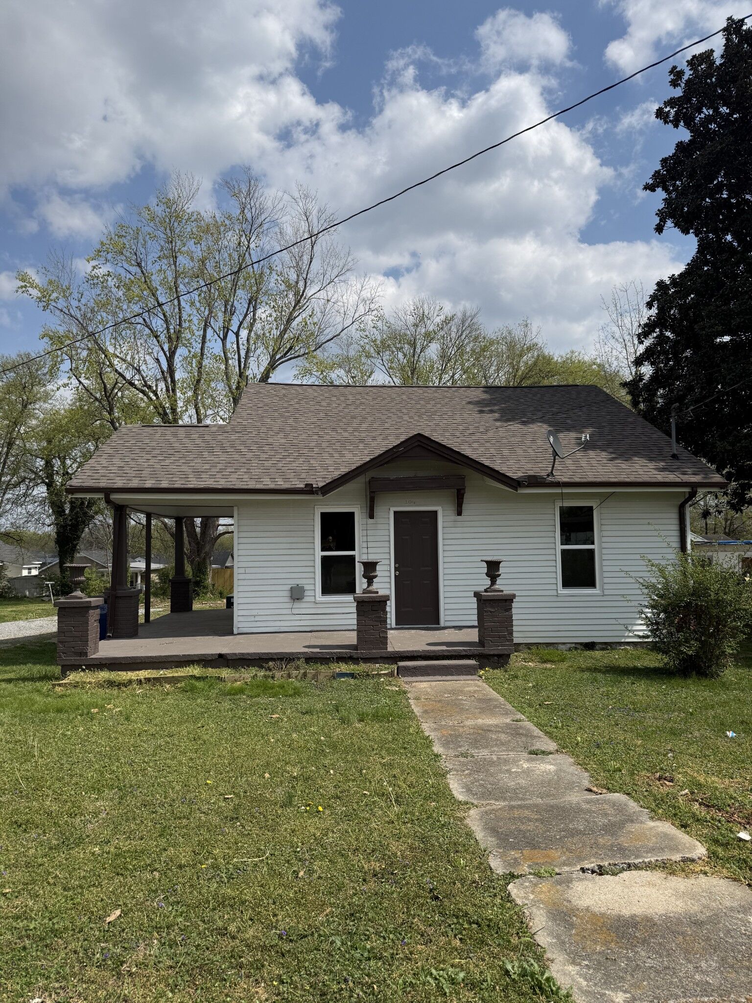 Property Photo:  204 Hobson Ave  TN 37160 