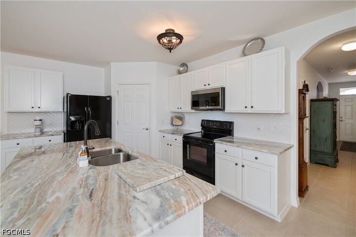 Property Photo:  2548 Ocasa Court  FL 33909 