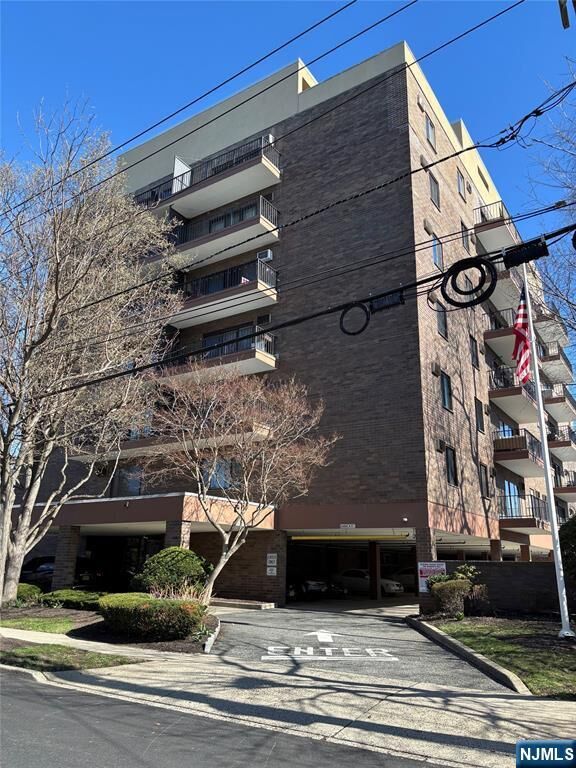 Property Photo:  140 Euclid Avenue 1G  NJ 07601 