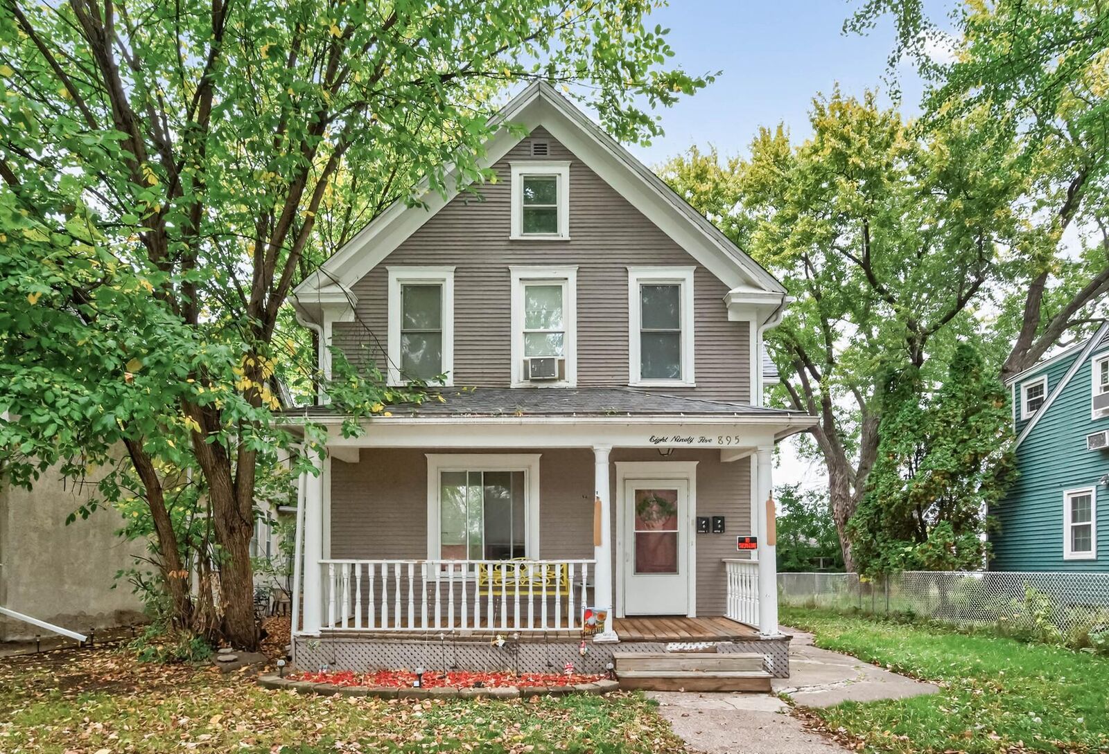 Property Photo:  895 Rose Avenue E  MN 55106 