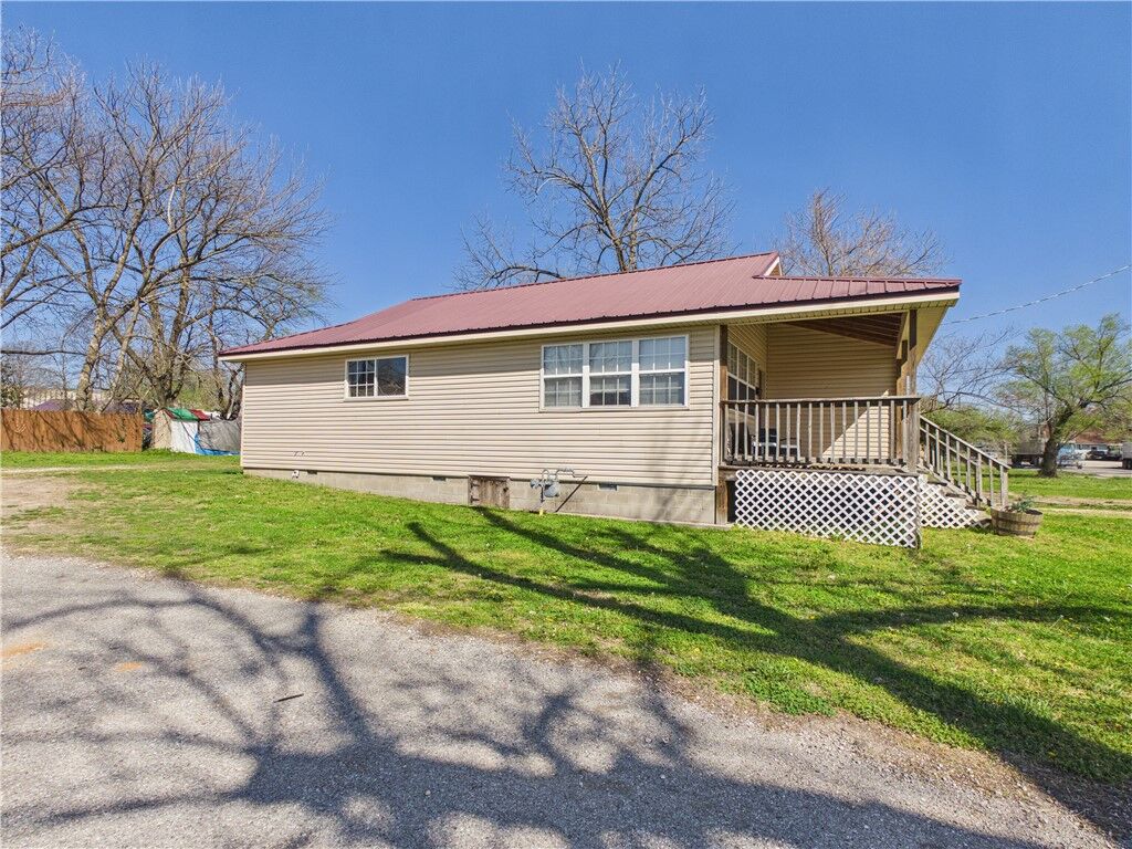 Property Photo:  606 N Springfield Street  AR 72616 
