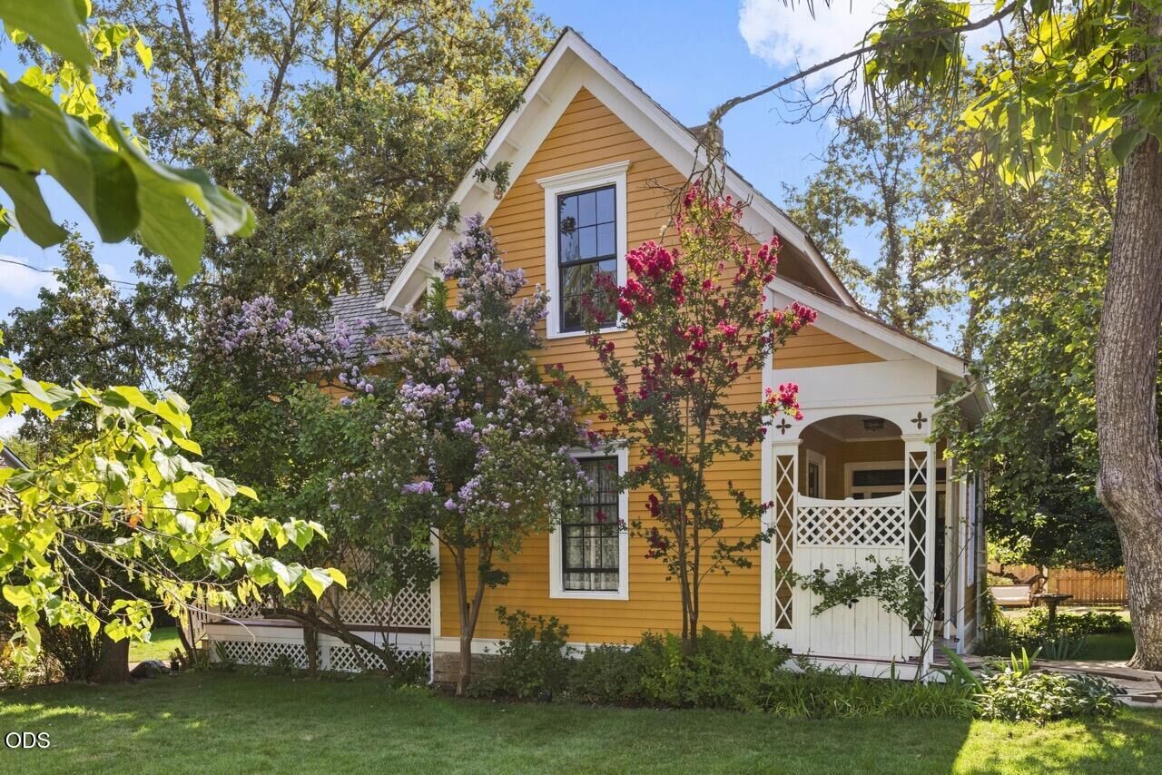 Property Photo:  220 8th Street  OR 97530 