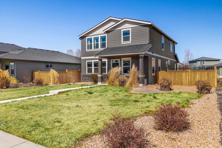 Property Photo:  715 NE Union Loop  OR 97754 