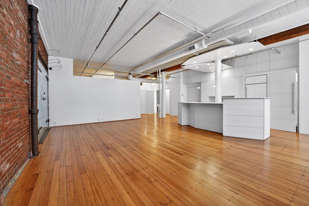 Property Photo:  107 South Street 2A  MA 02111 