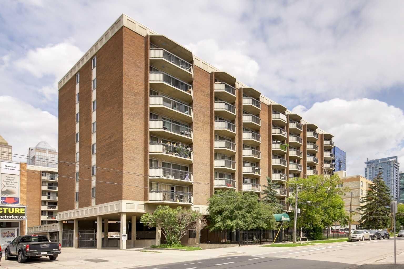 Property Photo: 340 14 Avenue SW 706 AB T3Z 1K4