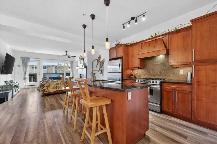 Property Photo:  1828 14 Street SW 105  AB T2T 3S9 