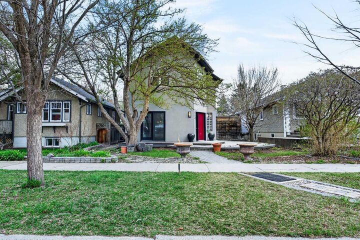 Property Photo: 714 7 Avenue NE AB T2E 0N5