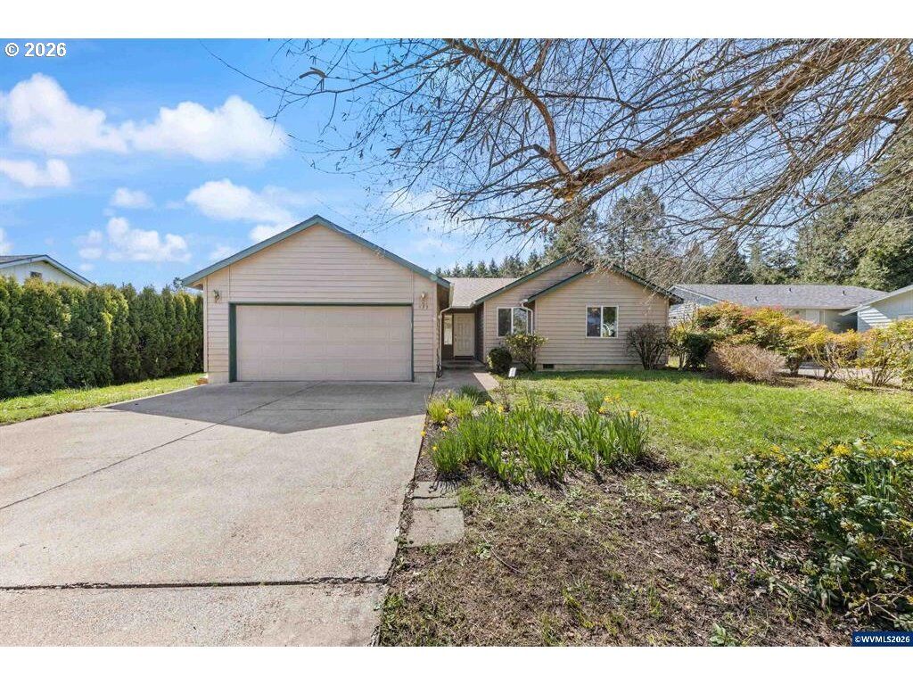 Property Photo:  475 SE Hankel St  OR 97338 