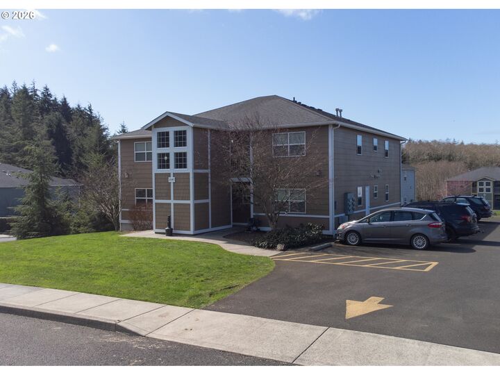 Property Photo: 2047 SE Huckleberry Ave OR 97146