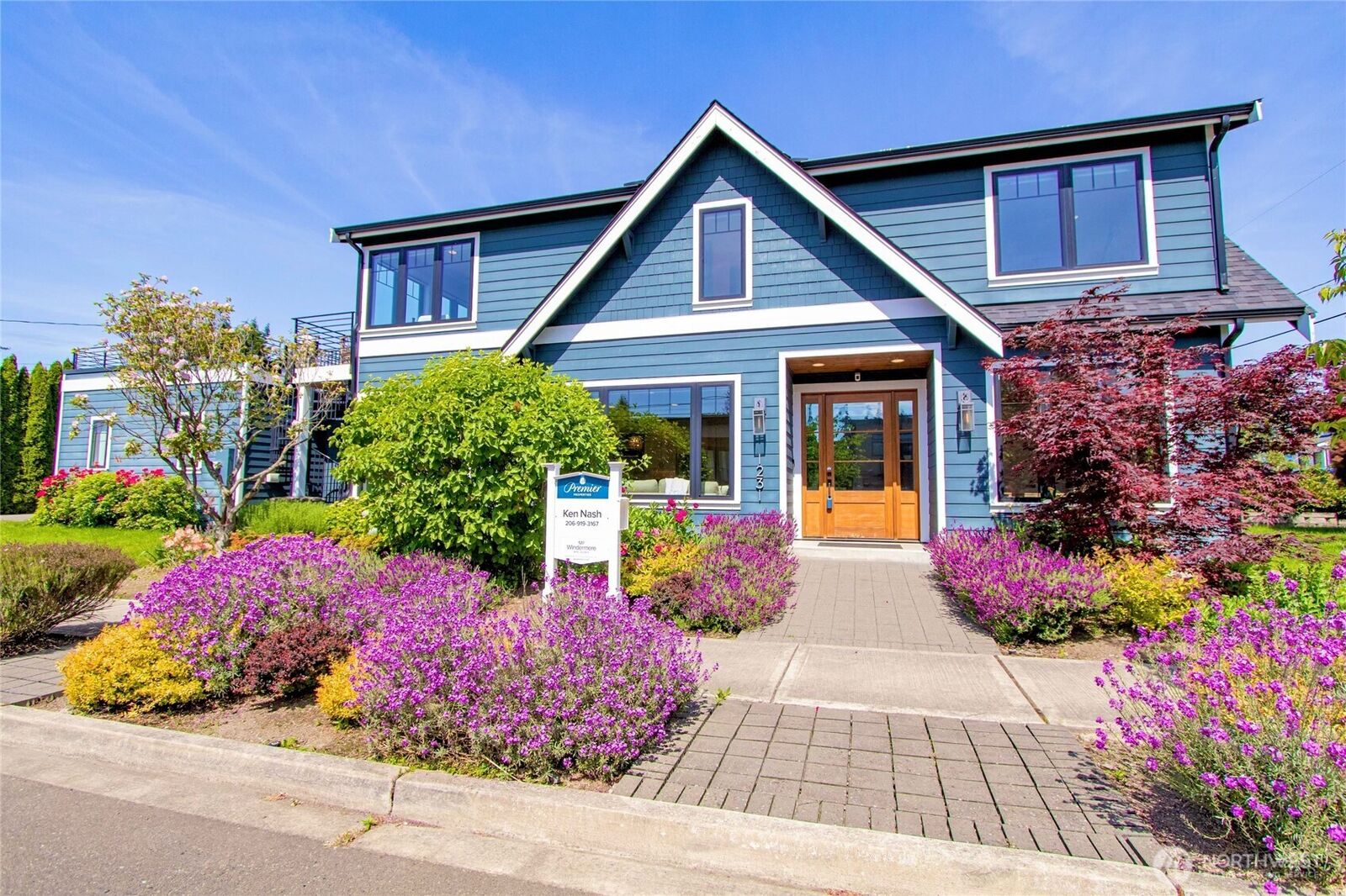 Property Photo:  1231  4th Street W  WA 98033 