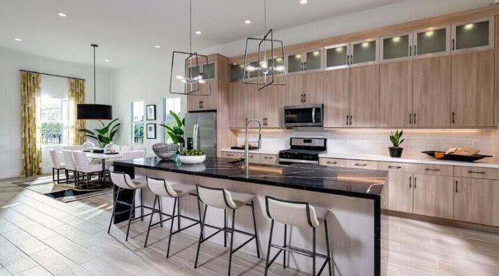 Property Photo: 9854 Regency Way FL 33412