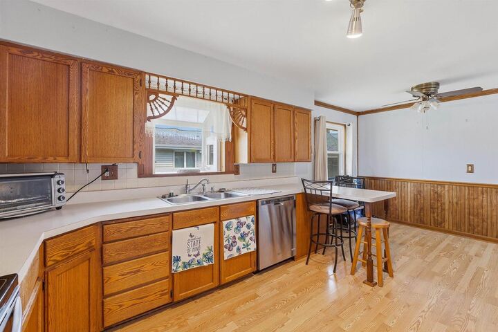 Property Photo:  522 West Lincoln Street  WI 53963 