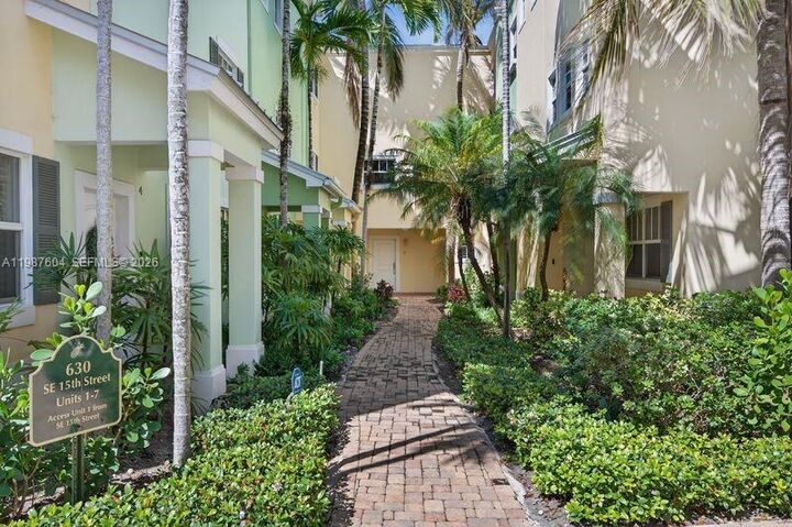Property Photo:  630 SE 15th St 5  FL 33316 