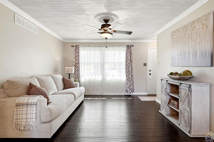 Property Photo:  4814 SW Cochise Ave  KS 66614 