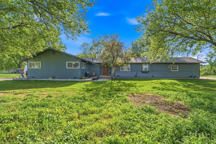 Property Photo: 19970 Loafer Way CA 96002