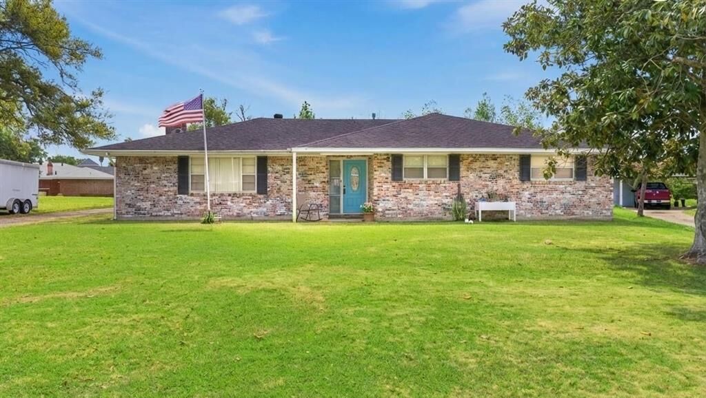 Property Photo: 607 Lockwood Court LA 70605