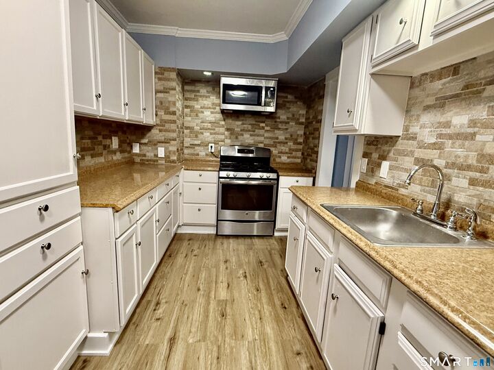 Property Photo:  85 Avery Street (Whole House)  CT 06902 