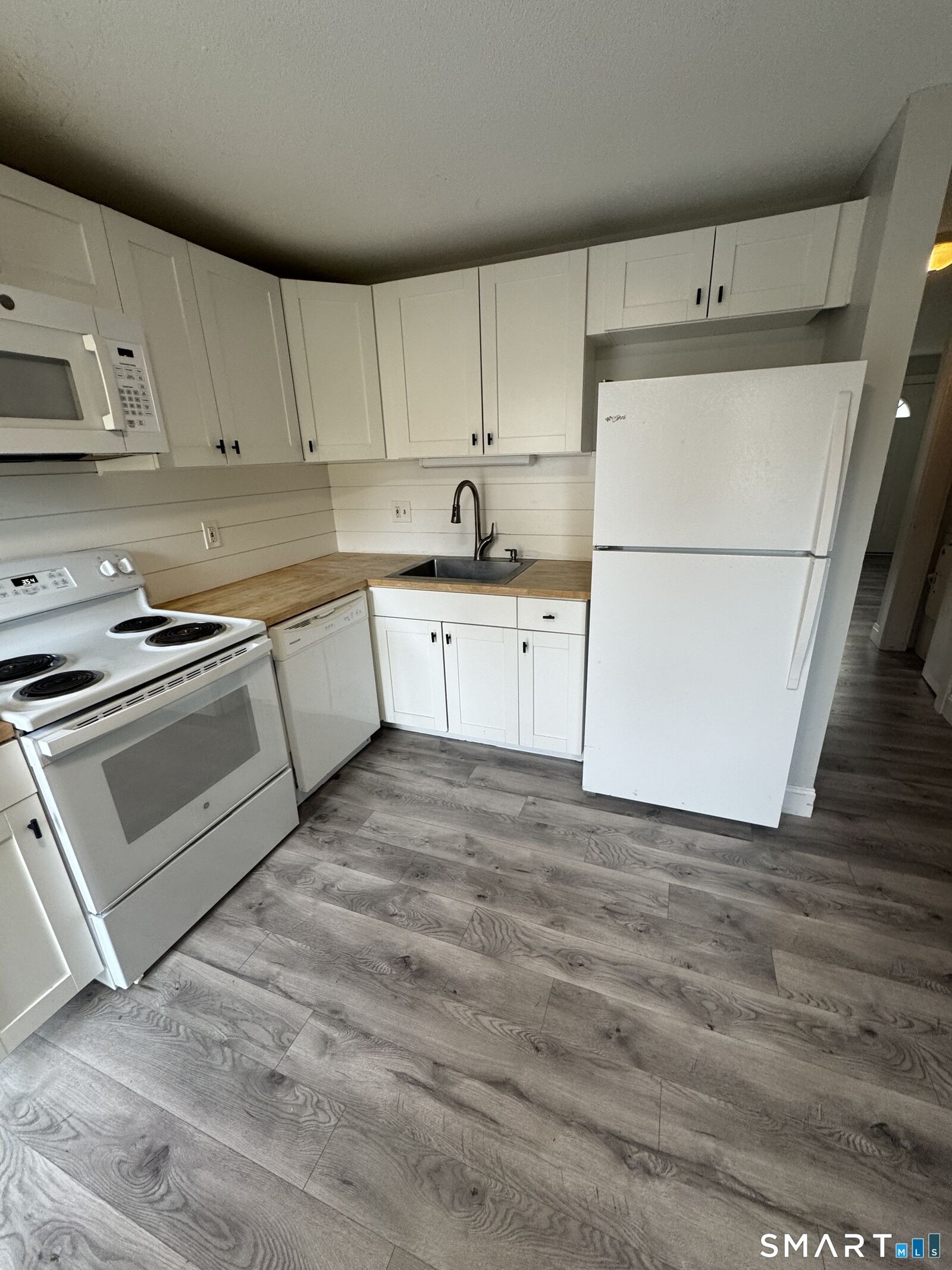 Property Photo:  239 Old Farms Road 5C  CT 06001 