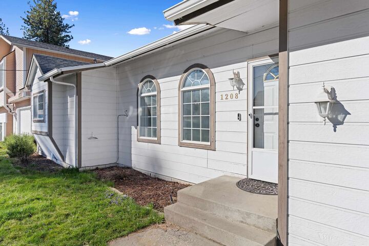 Property Photo:  1208 S Havana St  WA 99202 