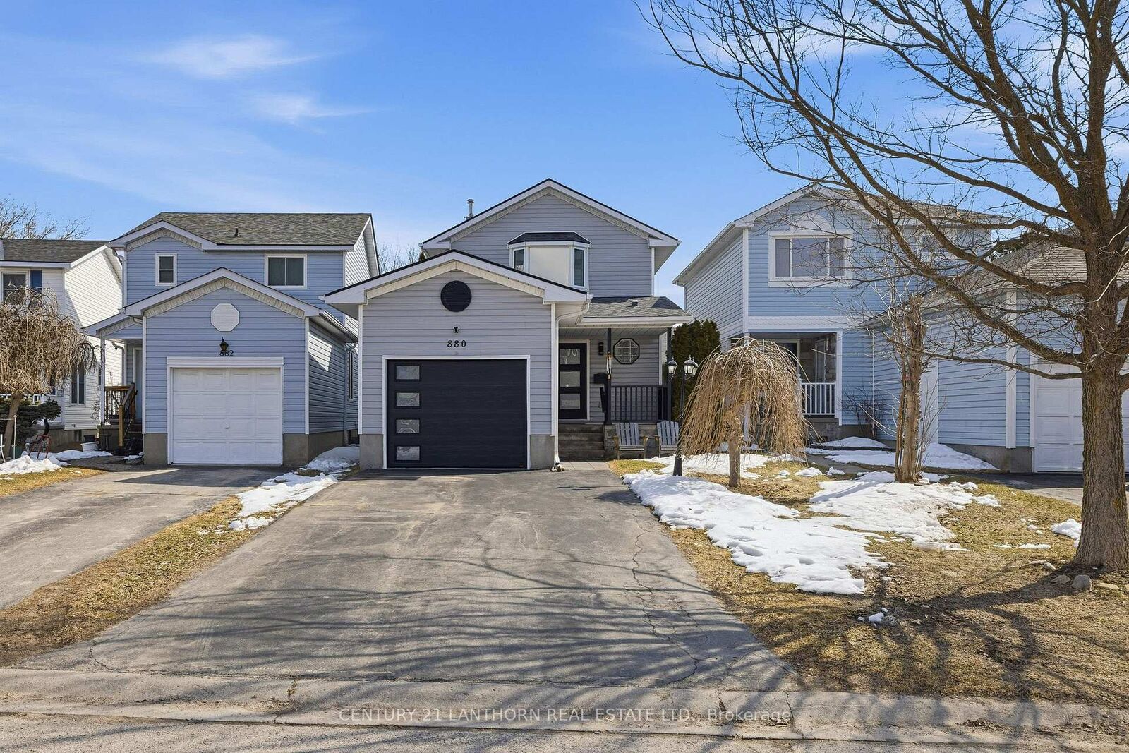 Property Photo:  880 Walker Court  ON K7M 8L2 