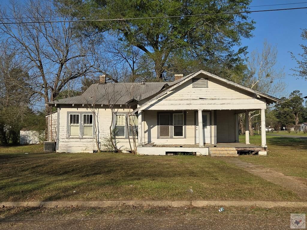 Property Photo:  113 SW Front  TX 75570 