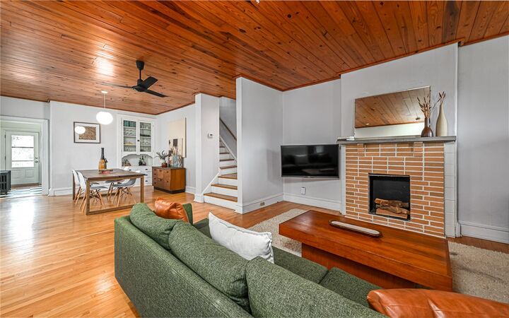 Property Photo:  104 Ivy Street  PA 15218 