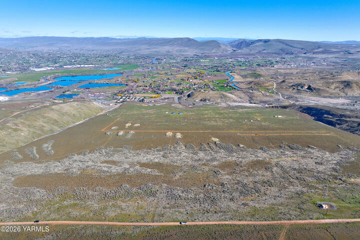 Property Photo: Nna Buds Pl WA 98901