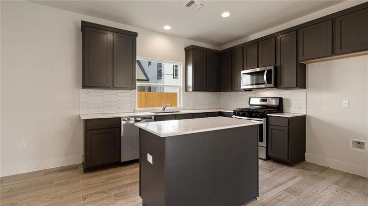 Property Photo: 7812 Hillock Terrace TX 78744