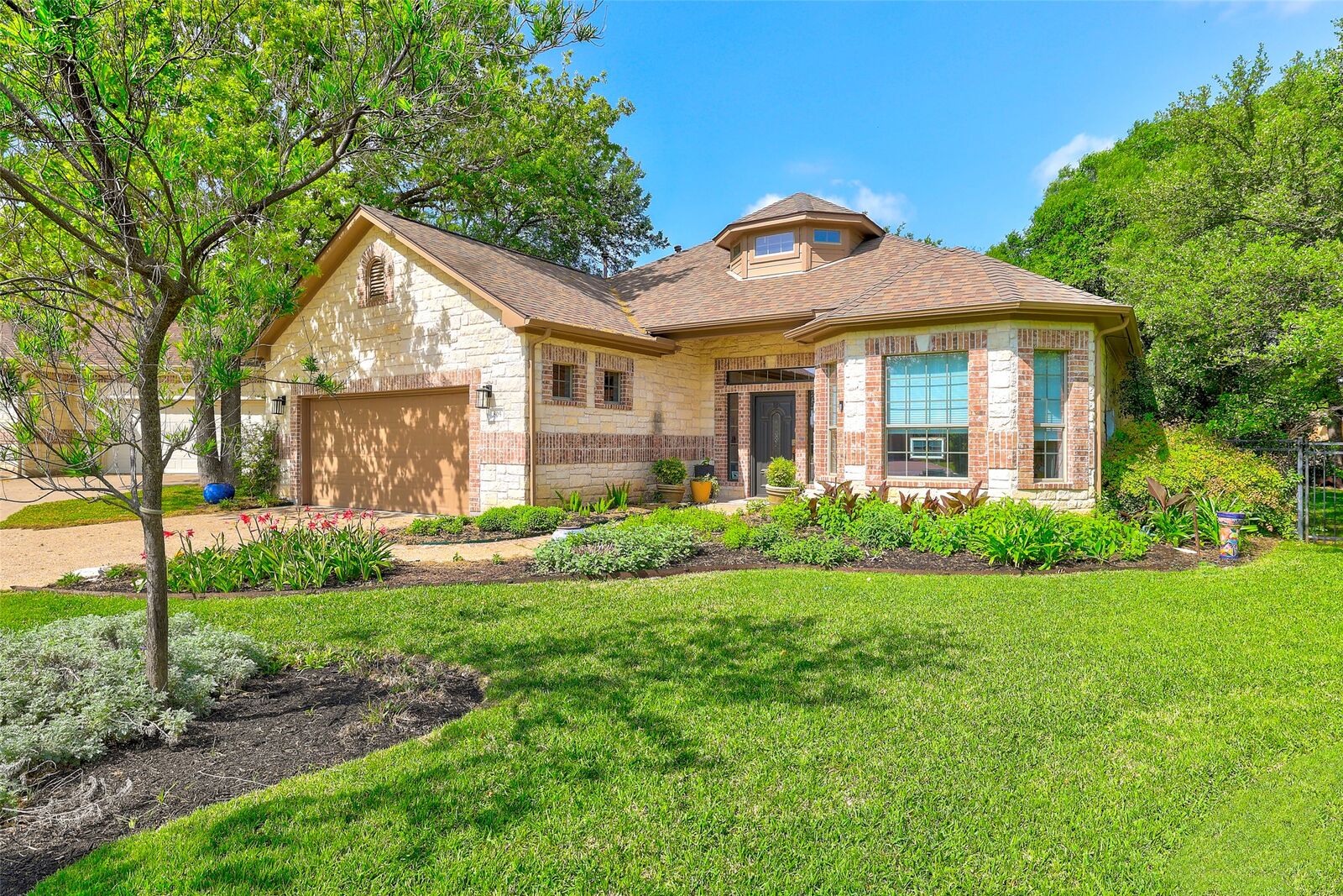 Property Photo:  805 Boquilla Trail  TX 78633 
