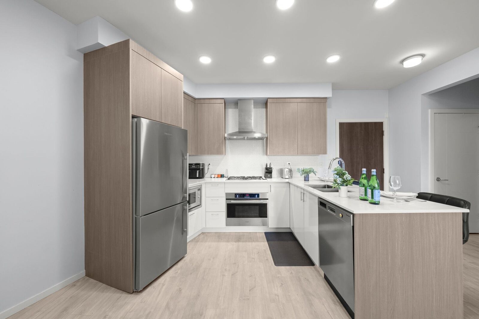 Property Photo: 6283 Kingsway Ph18 BC V5J 0H3