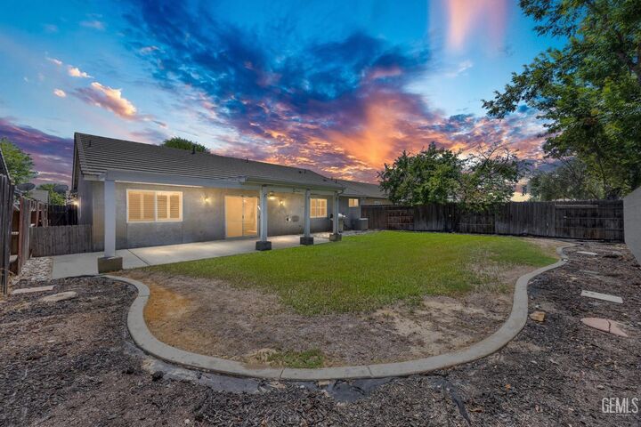 Property Photo: 12200 Verdelho Avenue CA 93312