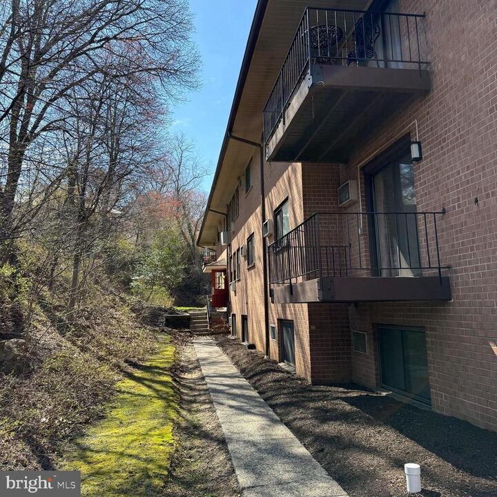 Property Photo:  1016 W Baltimore Pike C14  PA 19063 