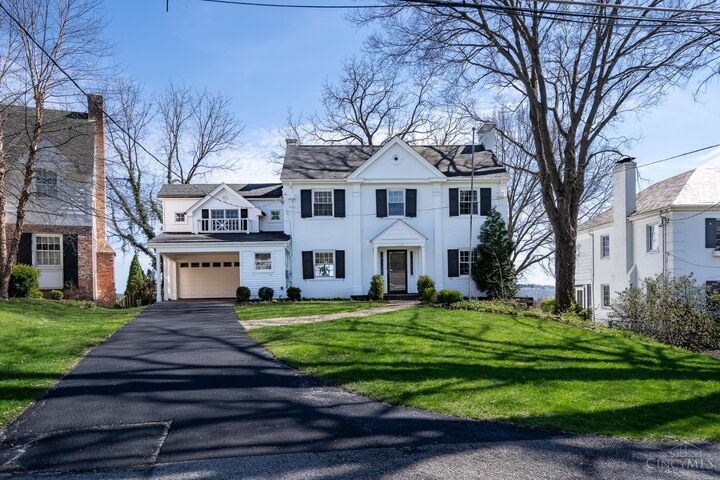 Property Photo:  1002 Richwood Circle  OH 45208 