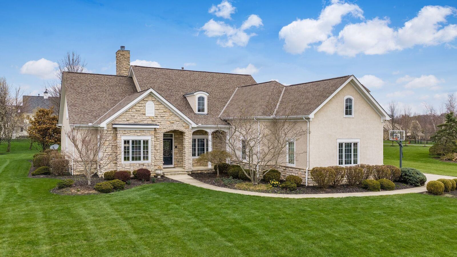 Property Photo:  2444 Woodland Glen Drive  OH 43065 