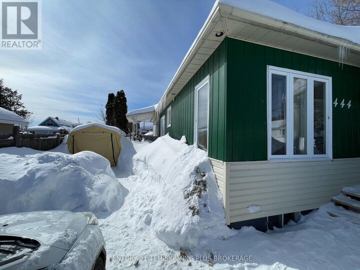 Property Photo:  444 Blackwall Street  ON P0J 1K0 