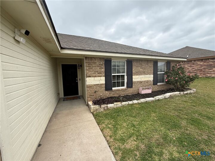Property Photo:  404 Blayton Street  TX 76579 