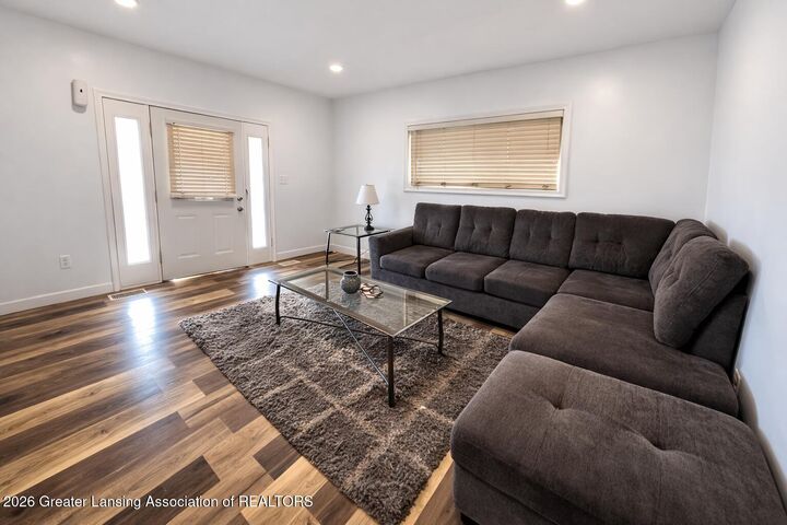 Property Photo:  506 S East Street  MI 48912 