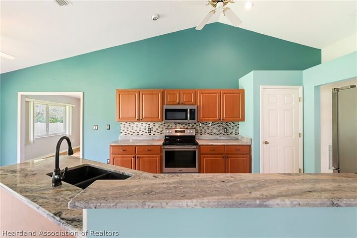 Property Photo:  6 Corkwood Avenue  FL 33852 