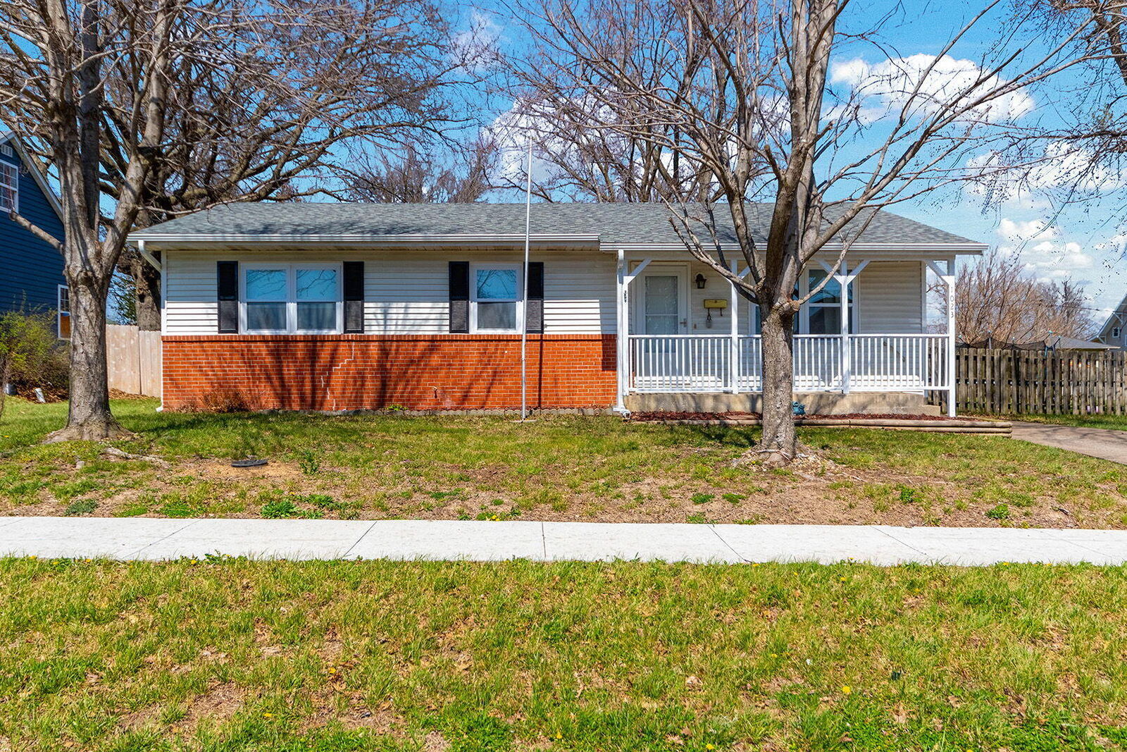 Property Photo:  1023 Harwood Street  MO 65265 