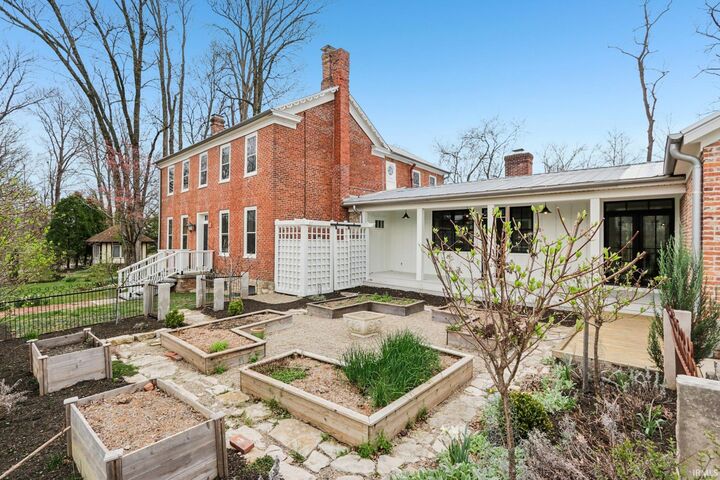 Property Photo:  2001 E Hillside Drive 8  IN 47401 