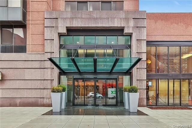 Property Photo:  4 Martine Avenue 308  NY 10606 