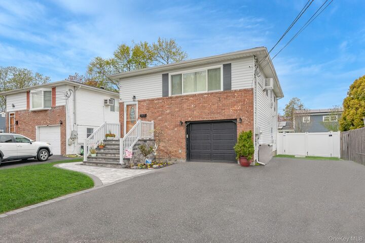 Property Photo:  827 Bermuda Road  NY 11704 