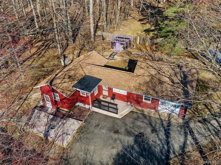 Property Photo:  3 Rodman Place  NY 10977 