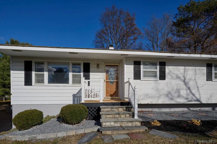 Property Photo:  17 Andover Lane  NY 12601 