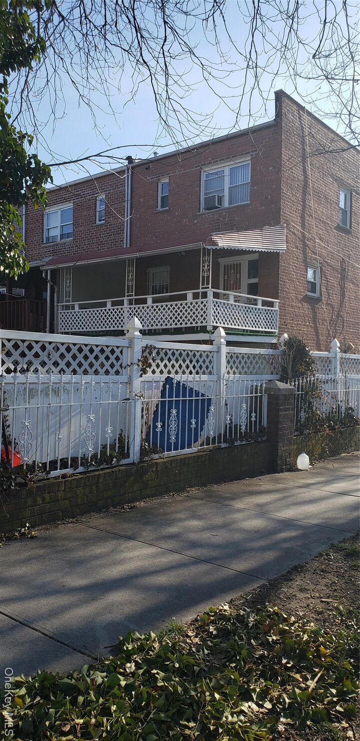 Property Photo:  260 Swinton Avenue  NY 10465 
