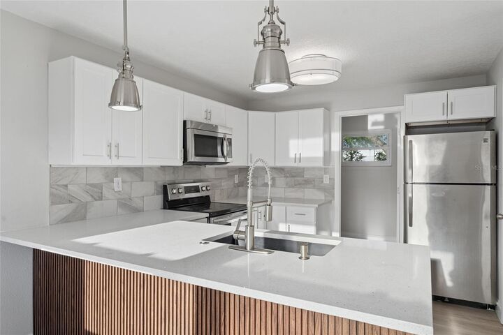 Property Photo:  2105 9th Street NE  FL 33881 