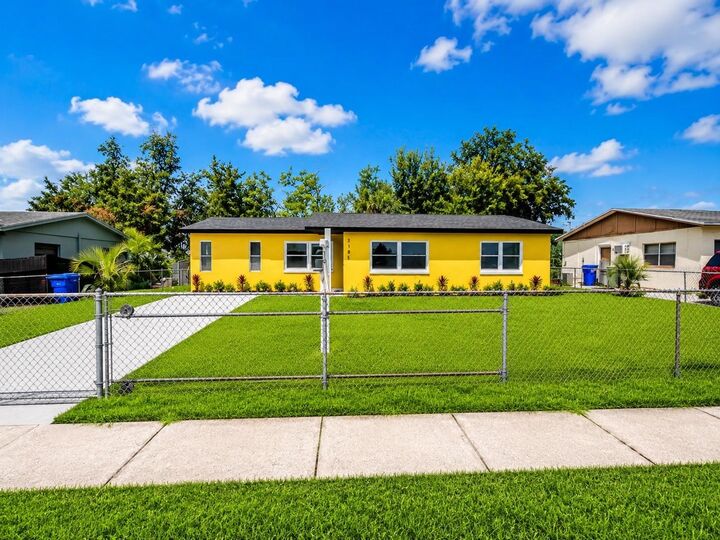 Property Photo:  2105 9th Street NE  FL 33881 